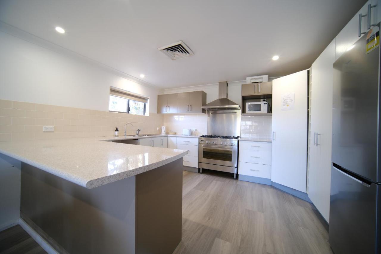 Lakeside Inn Wollongong Primbee Екстер'єр фото