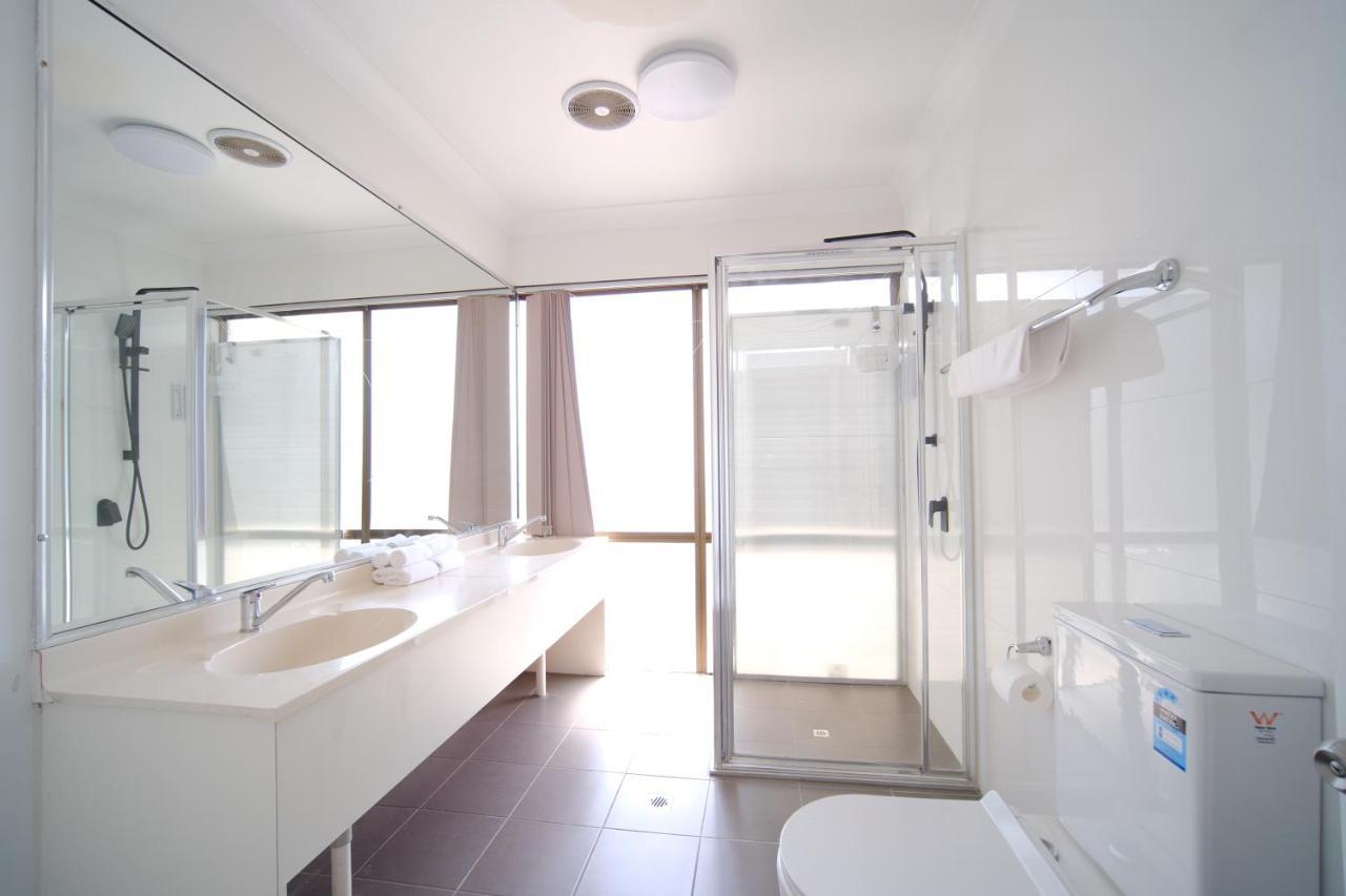 Lakeside Inn Wollongong Primbee Екстер'єр фото