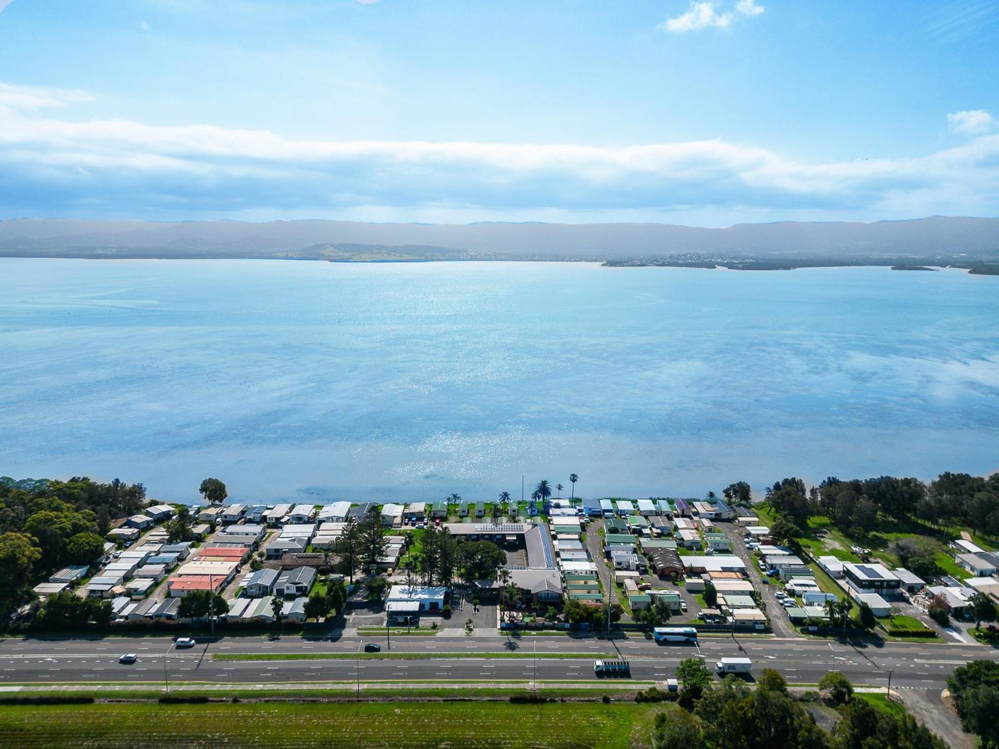 Lakeside Inn Wollongong Primbee Екстер'єр фото