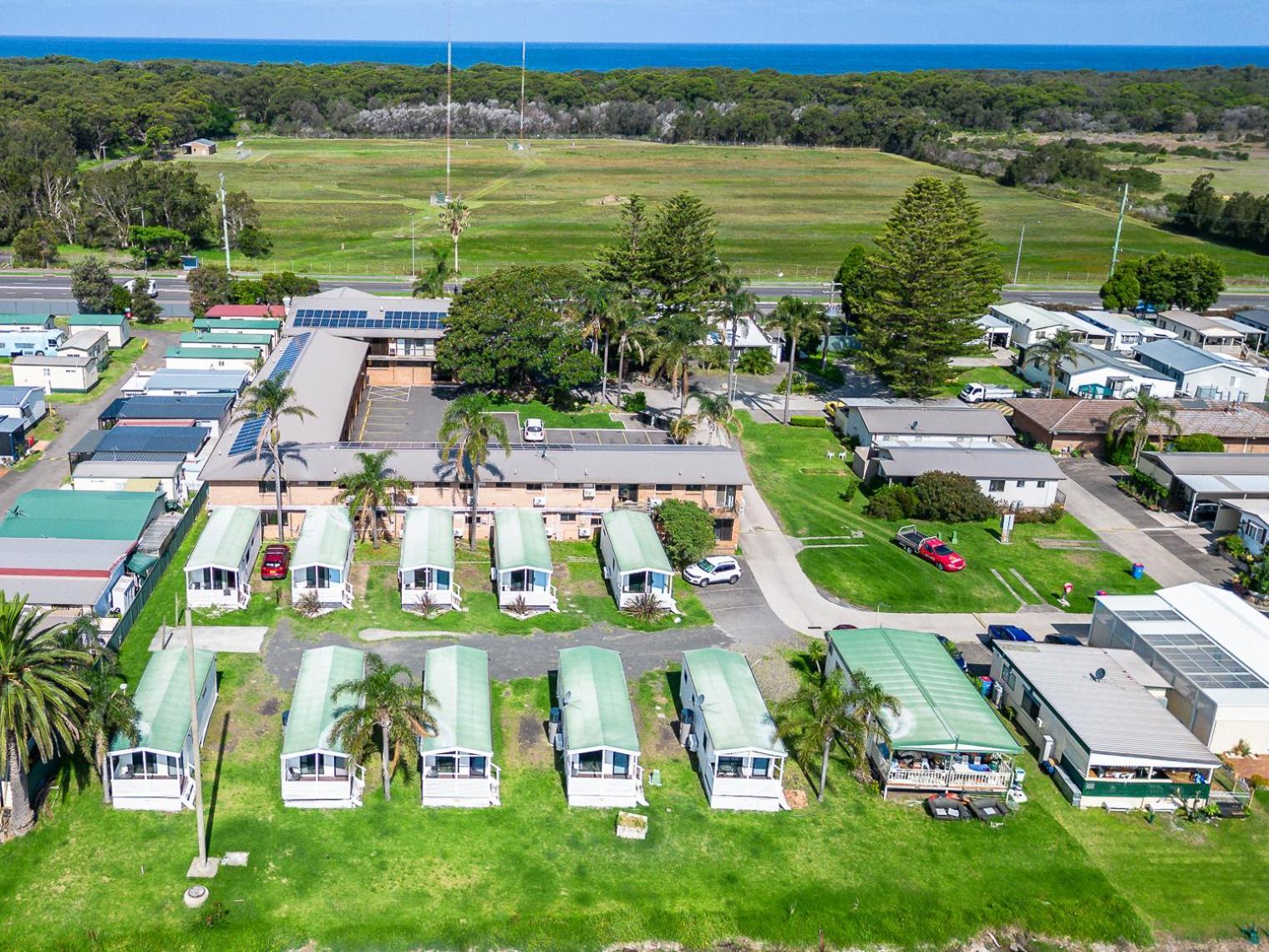 Lakeside Inn Wollongong Primbee Екстер'єр фото