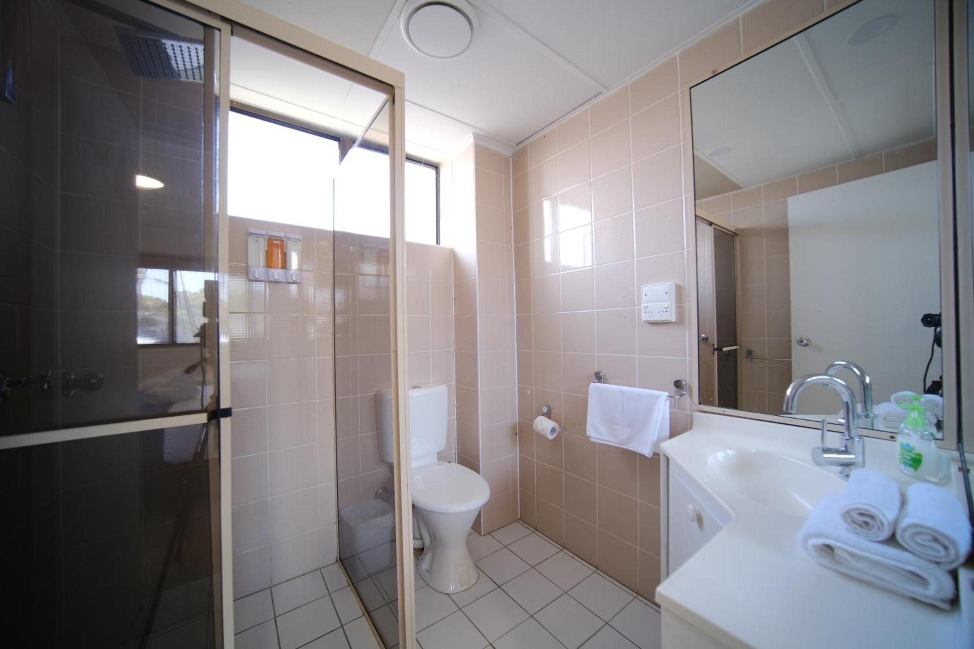 Lakeside Inn Wollongong Primbee Екстер'єр фото
