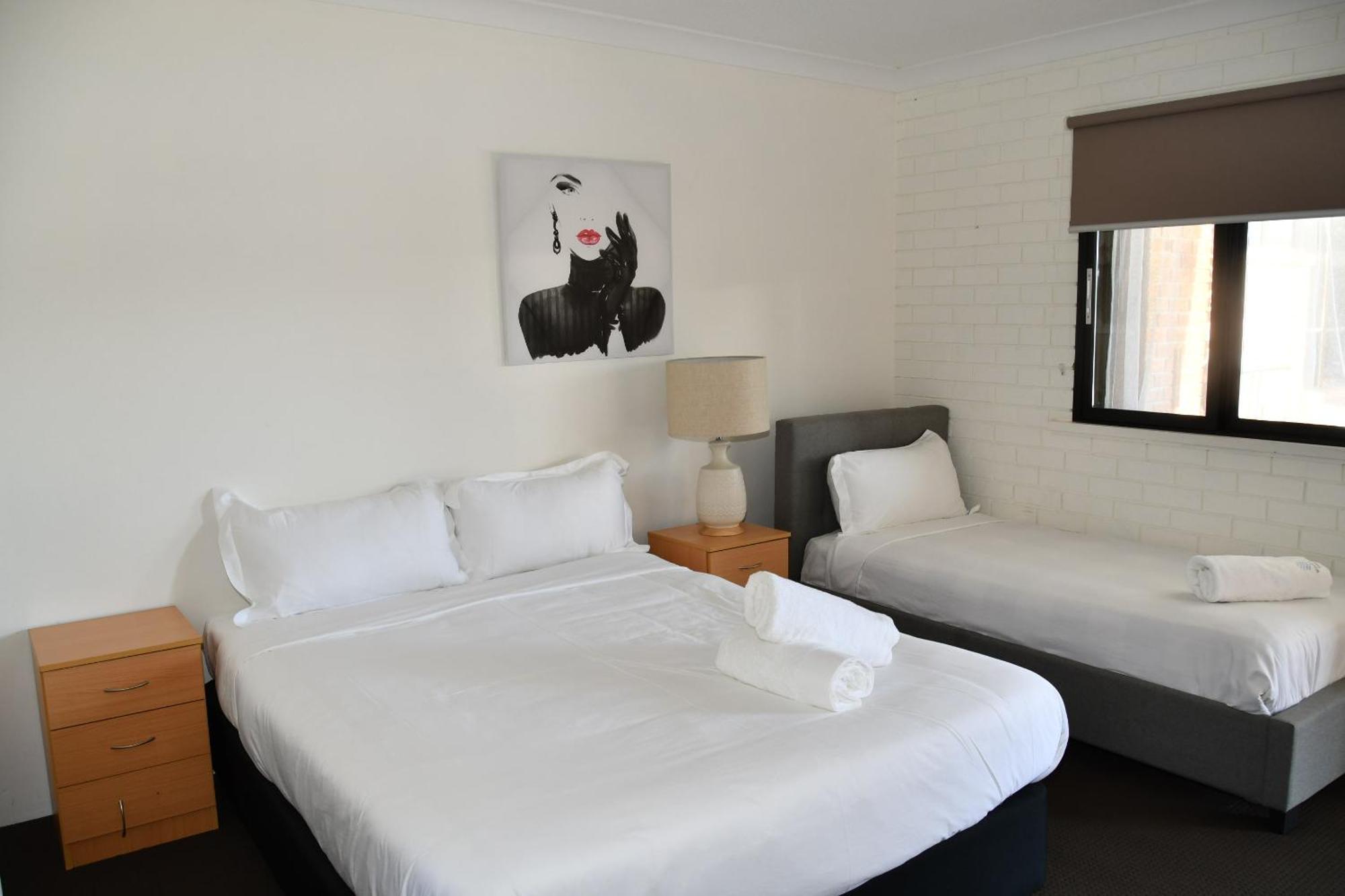 Lakeside Inn Wollongong Primbee Екстер'єр фото