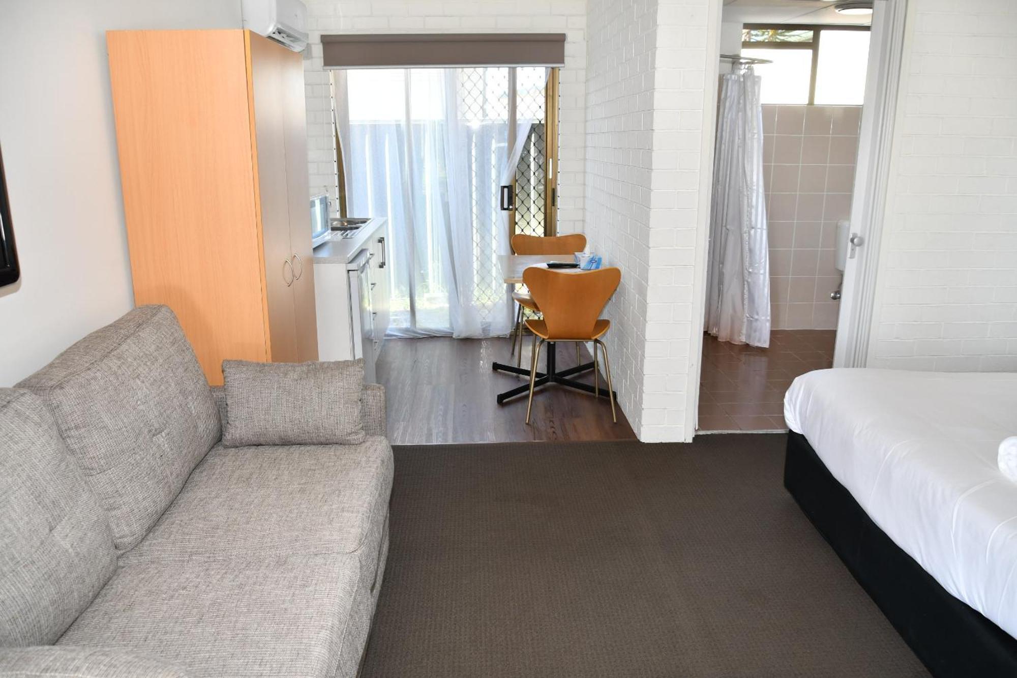 Lakeside Inn Wollongong Primbee Екстер'єр фото