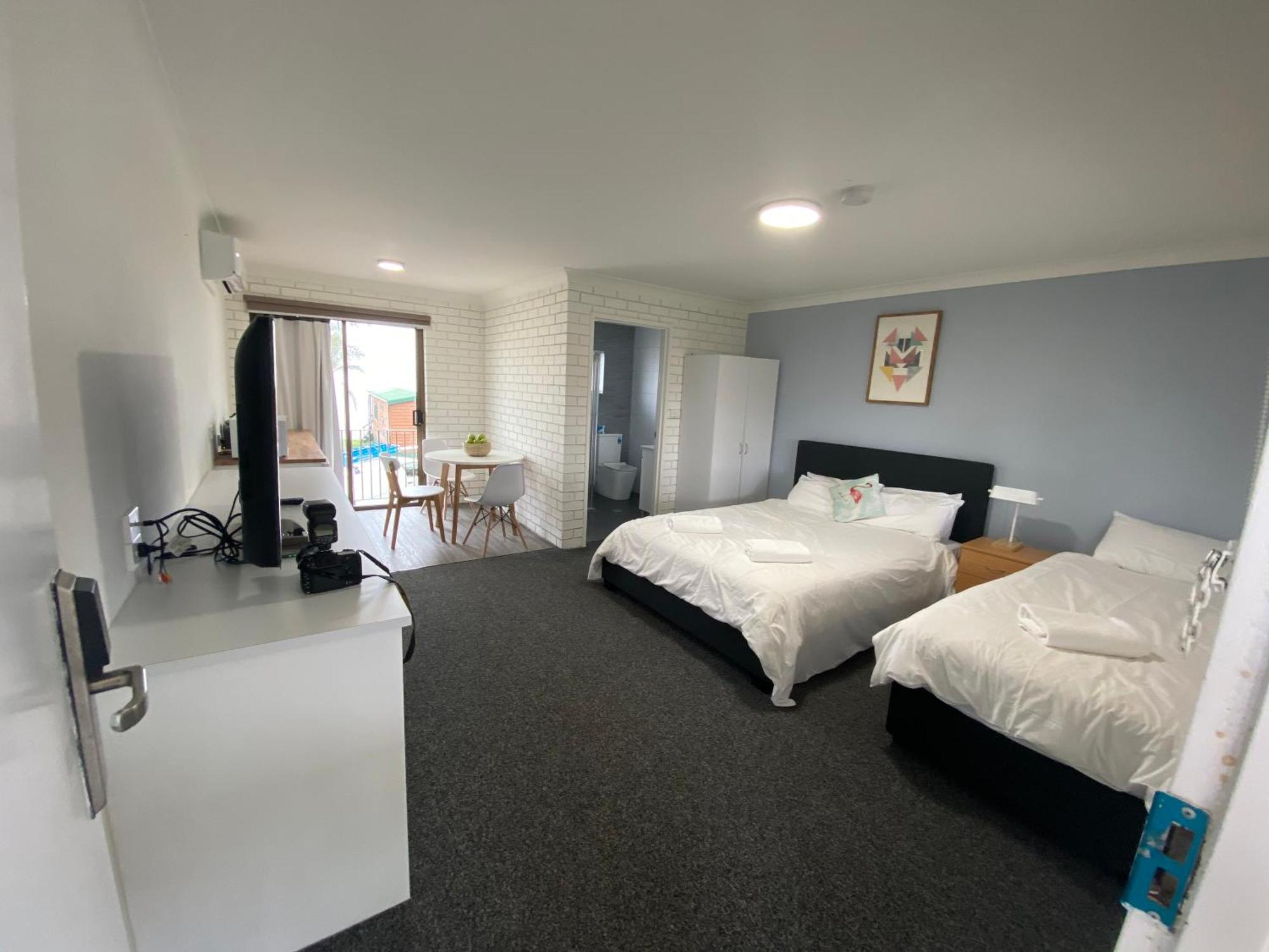 Lakeside Inn Wollongong Primbee Екстер'єр фото